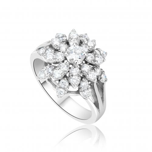 טבעת יהלום בעיצוב פרח